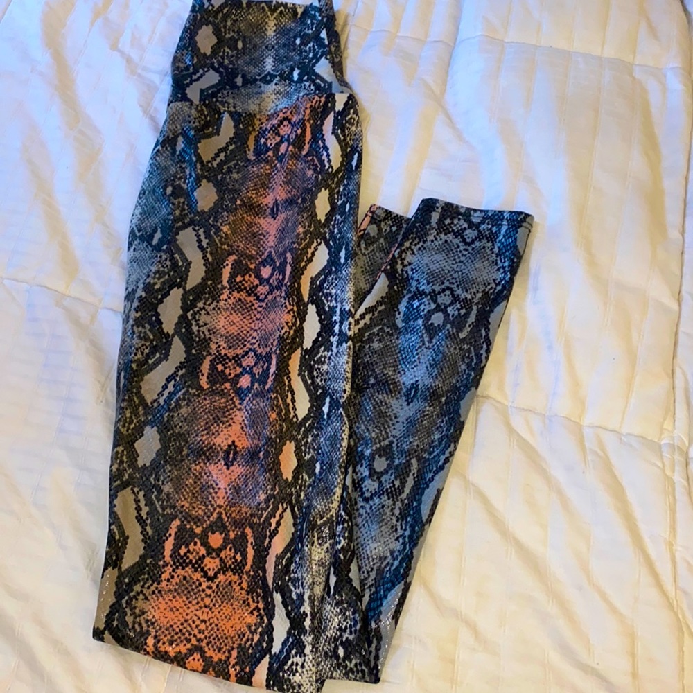 🐍Snake-Print Metallic Leggings🐍